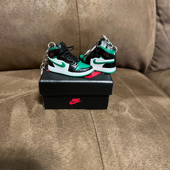 Mini Air Jordan 3D shoe keychain (pair) - Picture 1 of 2